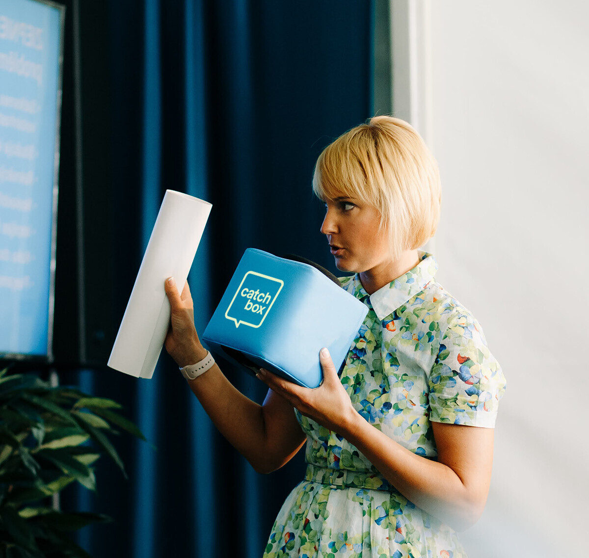 Vorschau: Catchbox Plus System mit 1 Audience Mikrofon, 1 Presenter Mikrofon und Wireless Charger - Demo