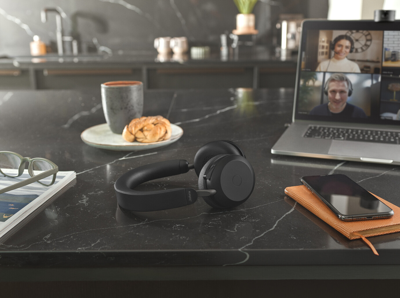 Vorschau: Jabra Evolve2 75 Schnurloses Stereo-Headset für UC, Bluetooth, USB-C, schwarz