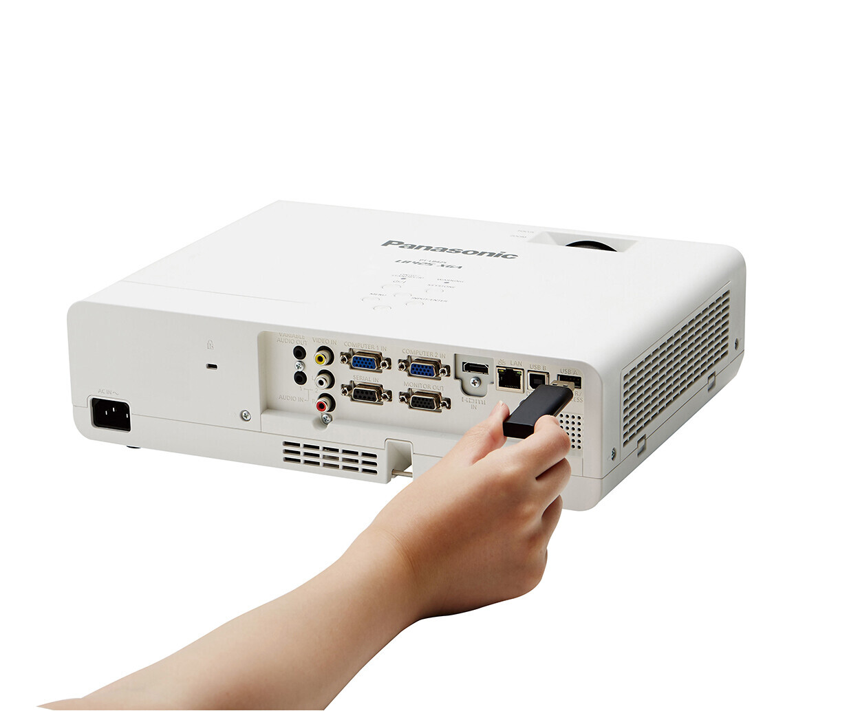 Vorschau: Panasonic PT-LB425 Beamer mit 4100 ANSI-Lumen und XGA Auflösung