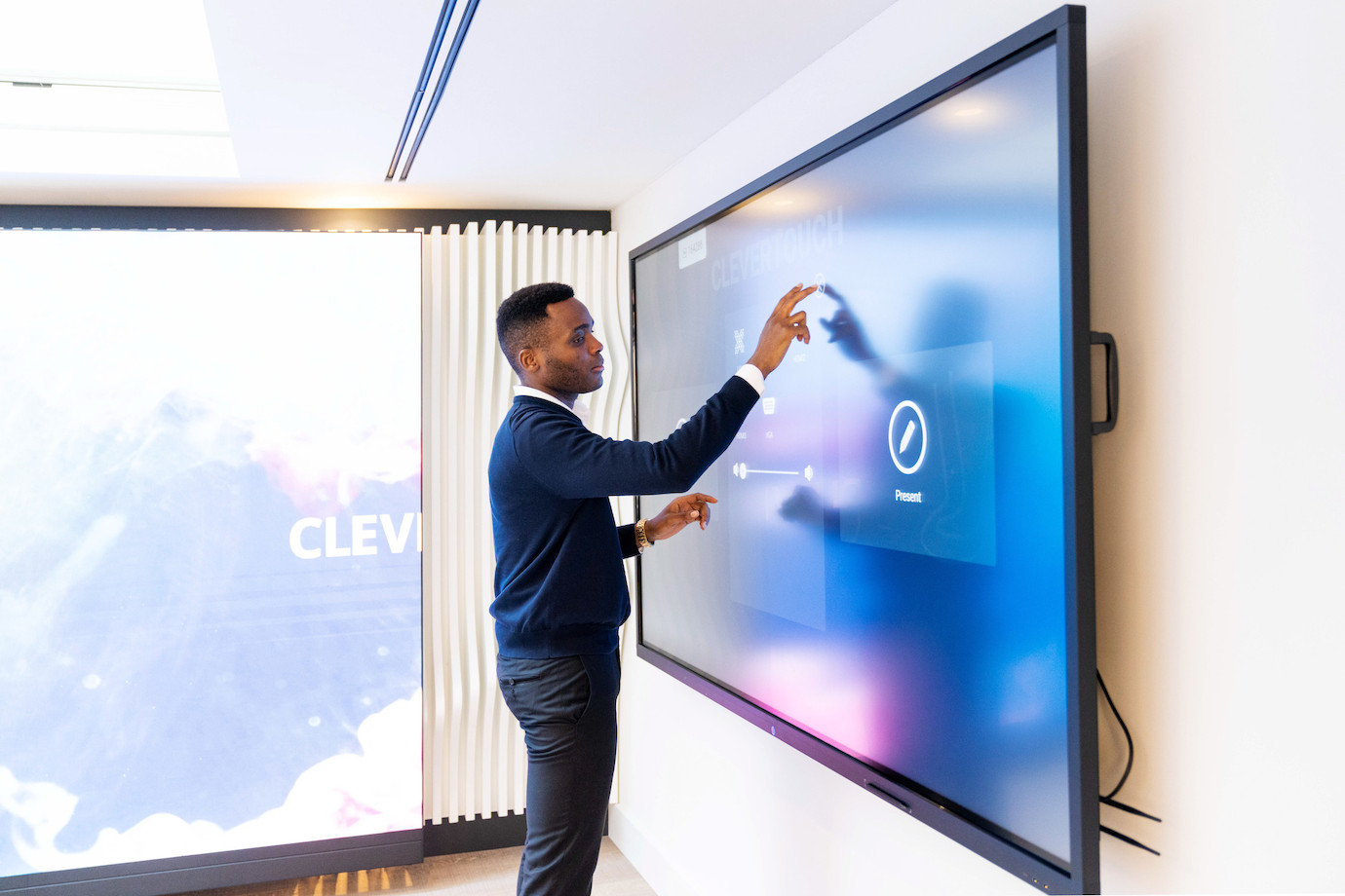 Vorschau: Clevertouch UX Pro 98" Touch Display