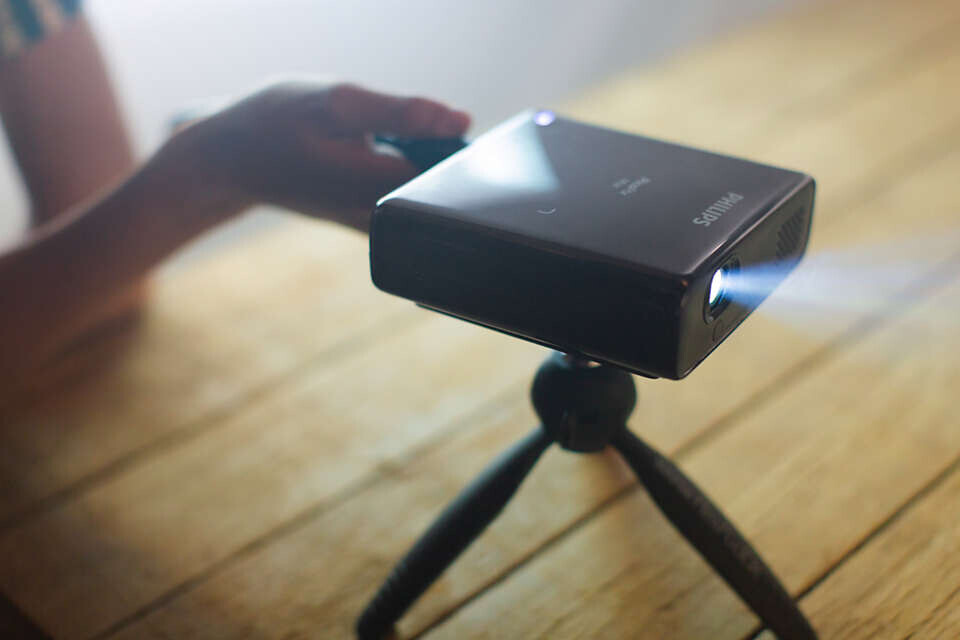Philips PicoPix Max smarter, tragbarer Heimkinobeamer mit 800 Lumen und Full HD