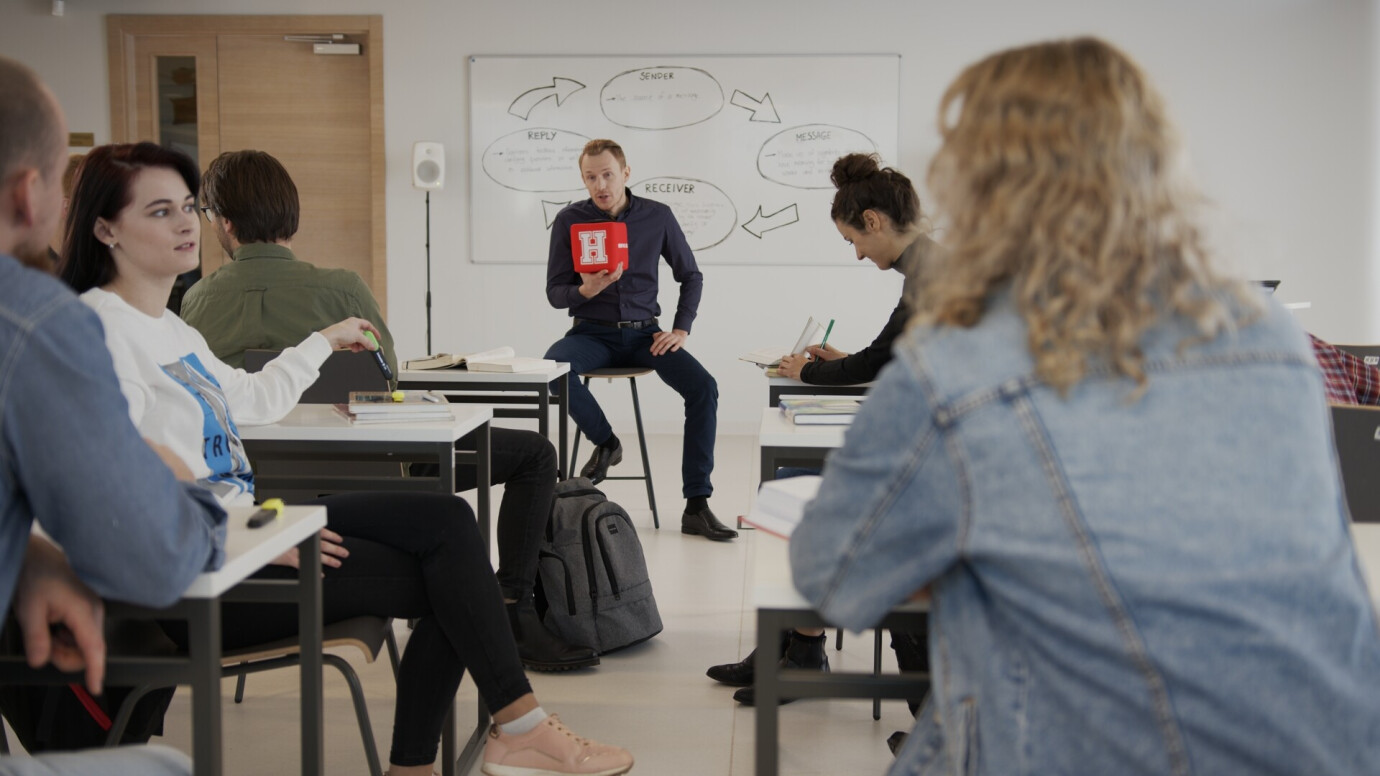 Vorschau: Catchbox Plus System mit 1 Audience Mikrofon, 1 Presenter Mikrofon und Wireless Charger - Demo