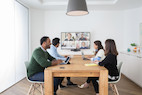Vorschau: Logitech MeetUp All-in-one Konferenzkamera mit 3840 x 2160 4K UHD, 13 MP, 30 fps & 120° für kleine R