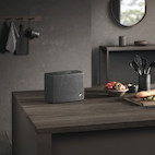 Vorschau: Audio Pro A15 W portabler, spritzwasserfester Multiroom-Lautsprecher in Schwarz