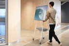 Vorschau: Steelcase Roam Rollständer für Surface Hub 2S