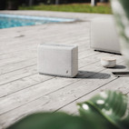 Vorschau: Audio Pro A15 W portabler, spritzwasserfester Multiroom-Lautsprecher in Hellgrau