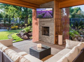 Peerless-AV ESA763PU – Korrosionsbeständige, gelenkige Outdoor-Wandhalterung für 32″ bis 80″ Display