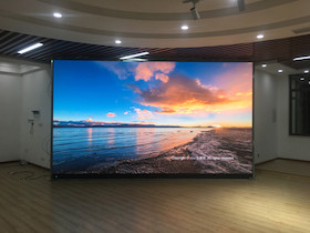 Clevertouch CleverWall 249” 1.6 mm Pixelpitch 4K display