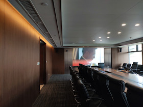 Clevertouch CleverWall, 220", 2.54 mm Pixelpitch, 8x8 Anordnung