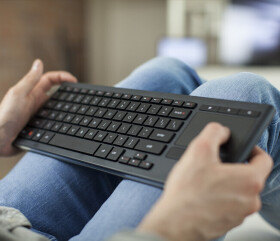Logitech K830 Tastatur, beleuchtet, kabellos