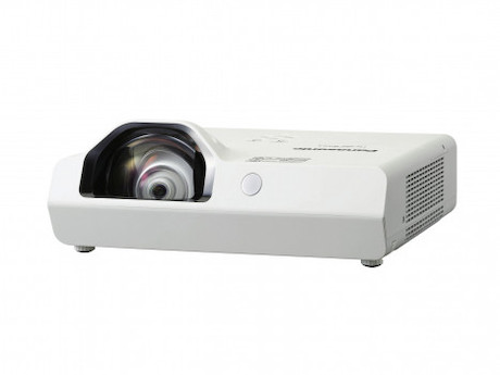 Panasonic PT-TW380R Kurzdistanzbeamer mit 3300 Lumen und WXGA Aufösung