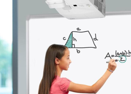 NEC UM351Wi Multipen Whiteboard Kit Kurzdistanzbeamer, 3500 ANSI-Lumen