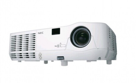 NEC V230X Beamer mit 2300 ANSI-Lumen und XGA Auflösung