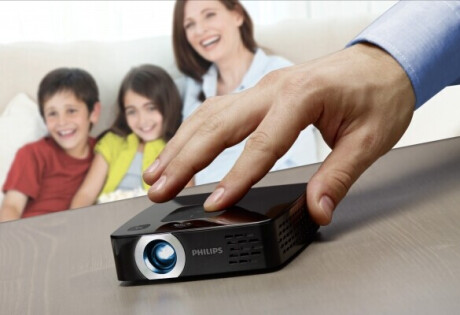 PHILIPS PicoPix 2450 Mini Beamer mit 55 ANSI-Lumen und WVGA Auflösung