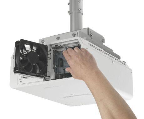 Panasonic PT-DX500E Installationsbeamer mit 4500 ANSI-Lumen und XGA