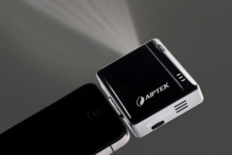 Aiptek MobileCinema i20 Mini Beamer mit 12 ANSI-Lumen und QHD