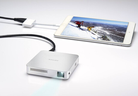 Aiptek MobileCinema i70 Mini Beamer mit 70 ANSI-Lumen und WVGA
