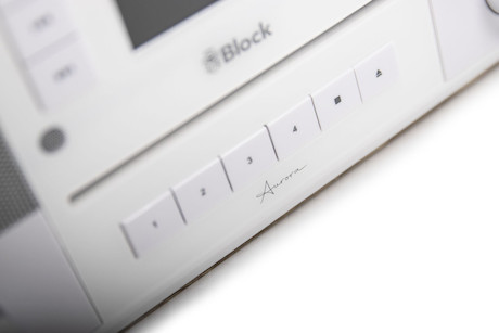 Block Aurora Stereoanlage mit integrierten Lautsprechern für kräftigen Sound in Walnuss