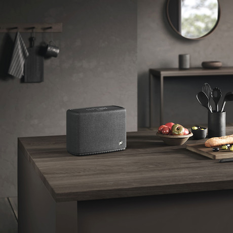 Audio Pro A15 W portabler, spritzwasserfester Multiroom-Lautsprecher in Schwarz