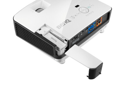 BenQ MU706 Business Beamer mit 4000 ANSI-Lumen und WUXGA Auflösung