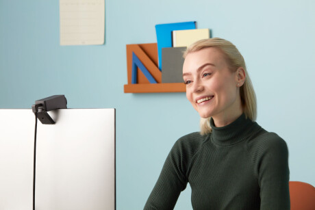 Huddly One Konferenzkamera, Work form Anywhere Kit inkl. Travel Casem 0,6 + 2m Kabel, 12 MP, 30fps,