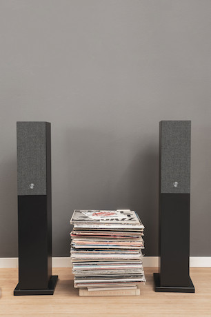 Audio Pro A38 drahtloser Multiroom-Standlautsprecher in Schwarz