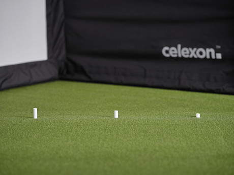 celexon FAIRWAY Professional Golf-Simulator-Abschlagbox 4 × 2,5 × 1,5 m mit 4K-Impact-Tuch