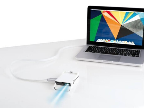 Aiptek MobileCinema i55 Mini Beamer mit 50 ANSI-Lumen und VGA