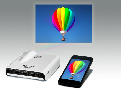 Aiptek PocketCinema A100W Mini Beamer mit 120 ANSI-Lumen und WVGA