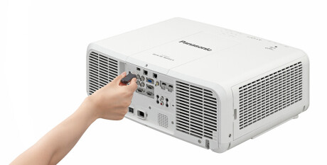 Panasonic PT-MZ670 Installationsbeamer mit 6500 ANSI-Lumen und WUXGA