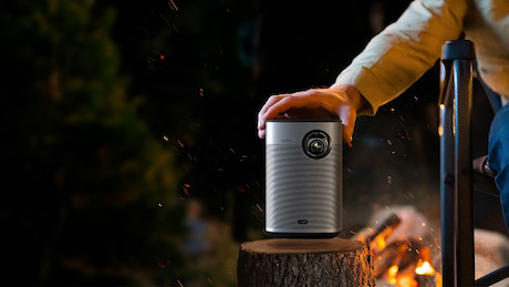 XGIMI Halo+ GTV Full HD Beamer mit Google TV, automatischer Bildanpassung und integriertem Akku für