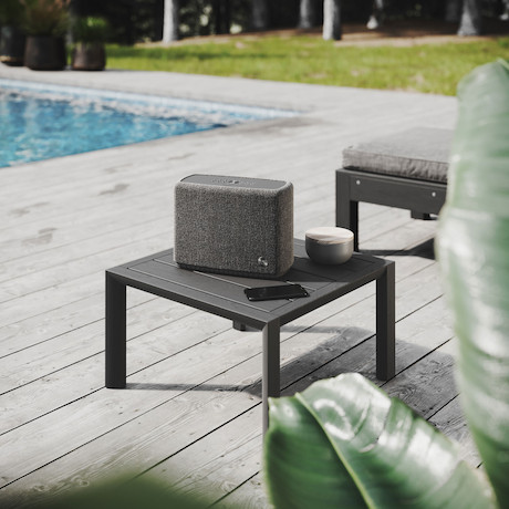 Audio Pro A15 portabler, spritzwasserfester Multiroom-Lautsprecher in Dunkelgrau