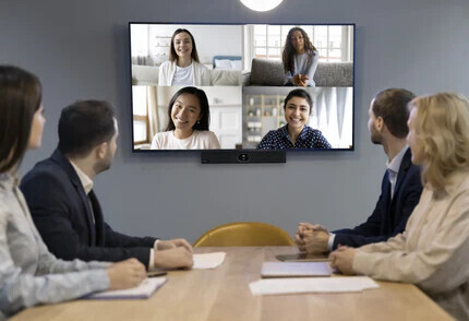 Peerless-AV ACC-SB2 – universelle UC/VC Soundbar-Halterung für 55" bis 85" Single-Displays und 55" b