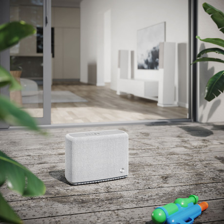 Audio Pro A15 portabler, spritzwasserfester Multiroom-Lautsprecher in Hellgrau